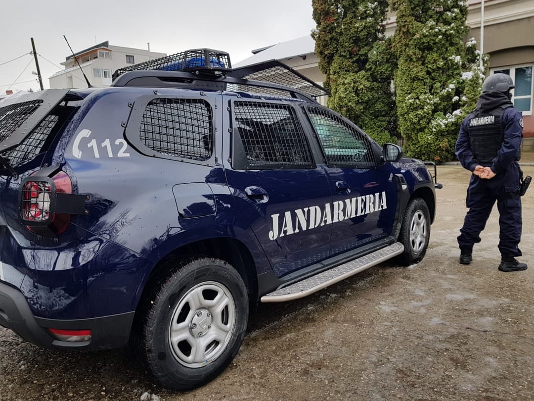 Cum Doi Jandarmi Empatici au Venit în Ajutorul unei Femei în Impas la Supermarket