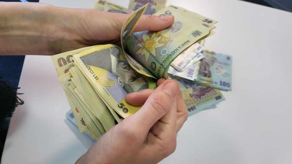 Află lista românilor care primesc banii mâine! Intră în conturi pe 20 mai!