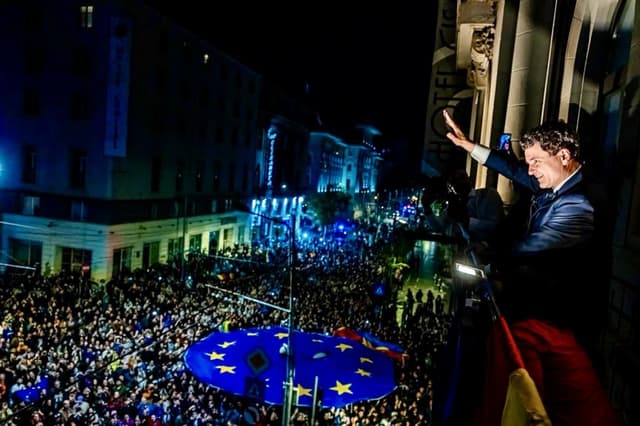Nicușor Dan - Povestea Incredibilă a Noului Președinte din Inima Munților Făgăraș și Legătura lui cu Argeș