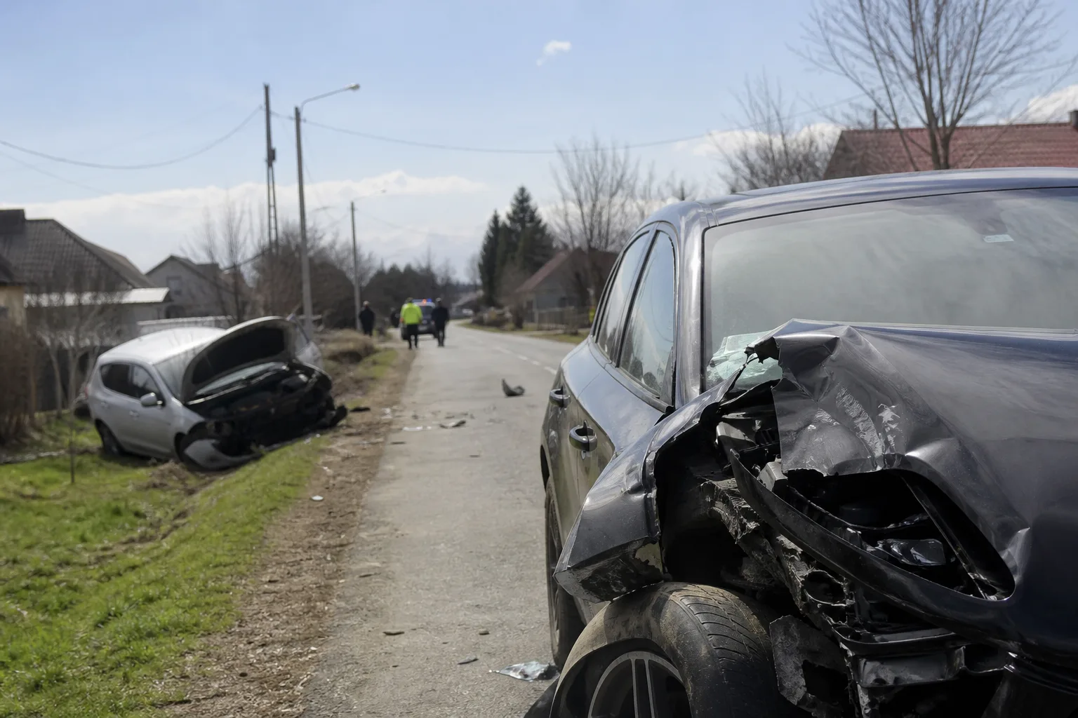 Accident pe DEx 12: pasager de 85 de ani rănit după acroșarea unui autoturism oprit